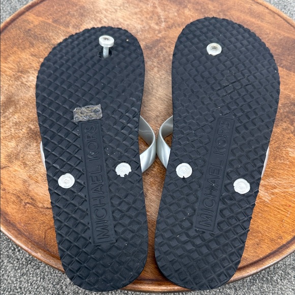 Michael Kors Sandals Wm 10 Signature Black White Logo Flip Flop Thong Beach Dorm - Picture 9 of 11